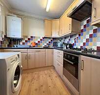 Captivating 1-bed Apartment in Enfield