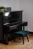 Retro Apartment Cracow Center by Renters