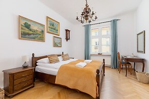 Retro Apartment Cracow Center by Renters