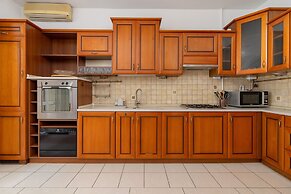 Retro Apartment Cracow Center by Renters