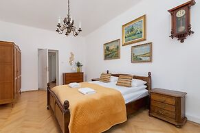 Retro Apartment Cracow Center by Renters