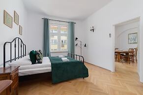 Retro Apartment Cracow Center by Renters