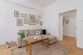 Retro Apartment Cracow Center by Renters