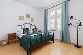 Retro Apartment Cracow Center by Renters