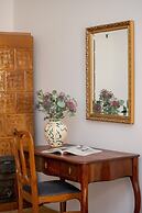 Retro Apartment Cracow Center by Renters