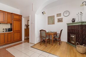 Retro Apartment Cracow Center by Renters