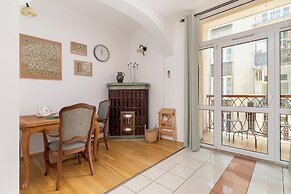 Retro Apartment Cracow Center by Renters