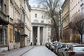 Retro Apartment Cracow Center by Renters