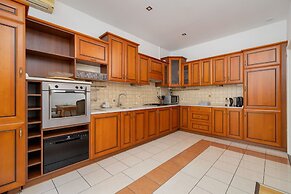 Retro Apartment Cracow Center by Renters