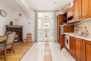 Retro Apartment Cracow Center by Renters