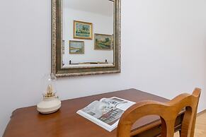 Retro Apartment Cracow Center by Renters