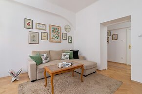 Retro Apartment Cracow Center by Renters