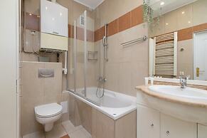 Retro Apartment Cracow Center by Renters