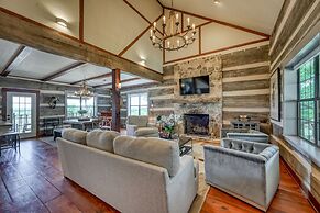 Luxury 23-ac Ranch Hot Tub and Hill Country Views!