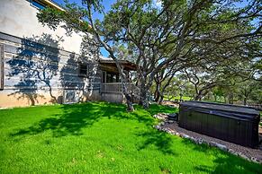 Luxury 23-ac Ranch Hot Tub and Hill Country Views!