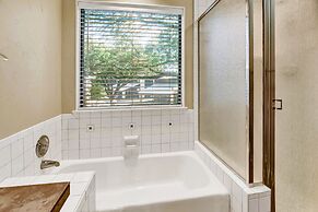 River Condo Next to Schlitterbahn Water Park!