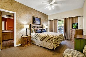 River Condo Next to Schlitterbahn Water Park!