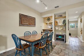 River Condo Next to Schlitterbahn Water Park!