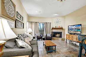 River Condo Next to Schlitterbahn Water Park!