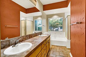 River Condo Next to Schlitterbahn Water Park!