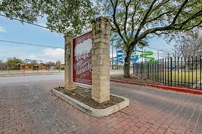 River Condo Next to Schlitterbahn Water Park!