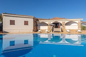 Chic Villa Antonina One Bedroom Sleeps 4