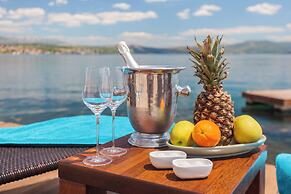 Luxury at Villa Cama - Your Dream Vacation Rental!