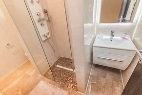 Luxury at Villa Cama - Your Dream Vacation Rental!