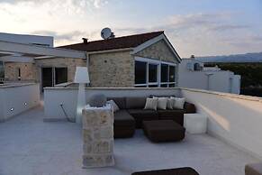 Luxury at Villa Cama - Your Dream Vacation Rental!