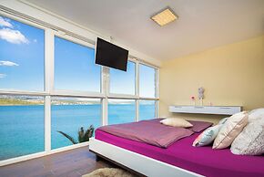 Luxury at Villa Cama - Your Dream Vacation Rental!