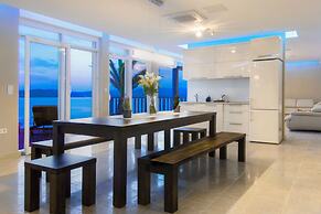 Luxury at Villa Cama - Your Dream Vacation Rental!