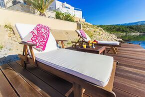 Luxury at Villa Cama - Your Dream Vacation Rental!