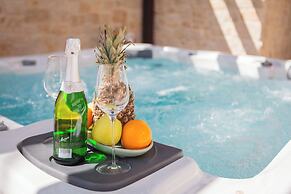 Luxury at Villa Cama - Your Dream Vacation Rental!