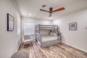 Stunning Home 3 min to Main With Hot tub and Firepit!