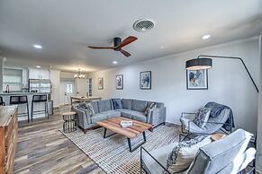 Stunning Home 3 min to Main With Hot tub and Firepit!