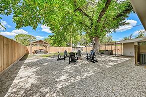 Stunning Home 3 min to Main With Hot tub and Firepit!