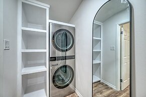 Stunning Home 3 min to Main With Hot tub and Firepit!