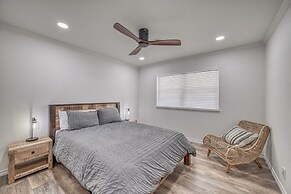 Stunning Home 3 min to Main With Hot tub and Firepit!