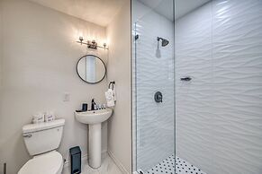 Stunning Home 3 min to Main With Hot tub and Firepit!