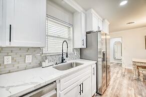 Stunning Home 3 min to Main With Hot tub and Firepit!