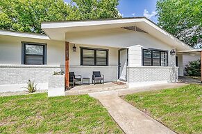 Stunning Home 3 min to Main With Hot tub and Firepit!