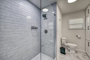 Stunning Home 3 min to Main With Hot tub and Firepit!