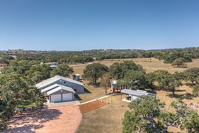Stunning Home With Hot Tub Sauna and Grill!