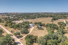 Stunning Home With Hot Tub Sauna and Grill!