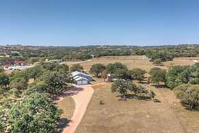 Stunning Home With Hot Tub Sauna and Grill!