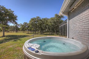 Stunning Home With Hot Tub Sauna and Grill!