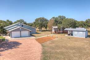 Stunning Home With Hot Tub Sauna and Grill!