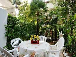 Relaxing Seaside Villa With Swimming Pool