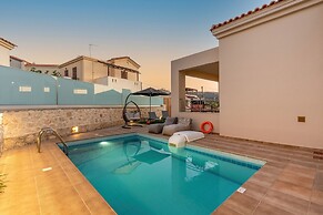 Villa Ismini 3 Bedrooms With Pool , sea View and E-car Charger