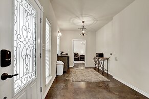 Cozi Cottage With Hot Tub! - 2 Min to Wineries!